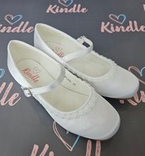 Load image into Gallery viewer, KINDLE Girls White Communion Shoes:- Heels Pearl
