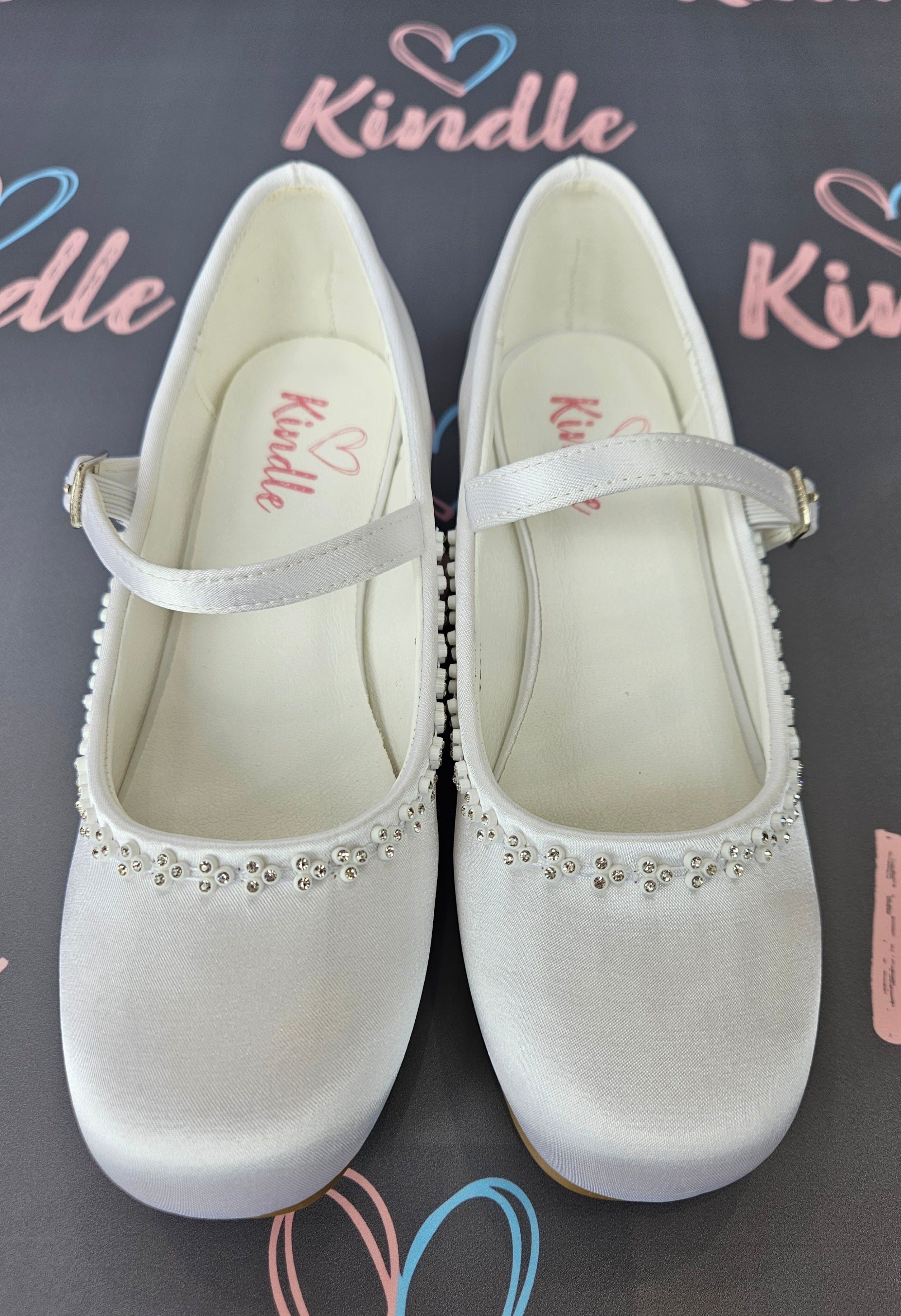KINDLE Girls White Communion Shoes:- Heels Glow