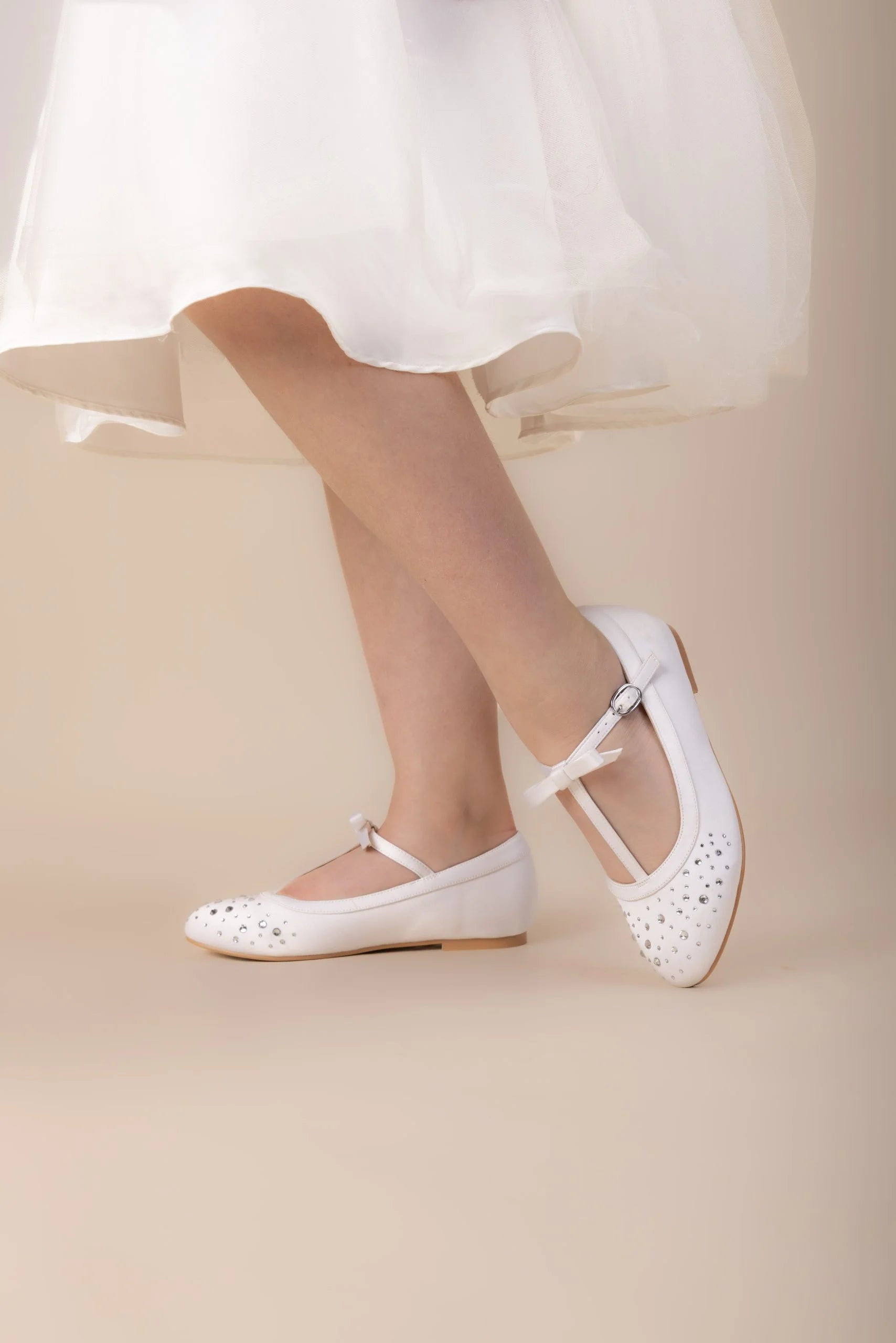 KINDLE Girls White Communion Shoe:- 9501 Pump main image 0