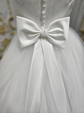 Load image into Gallery viewer, Isabella Girls White Communion Dress IS25294 EXCLUSIVE TO KINDLE
