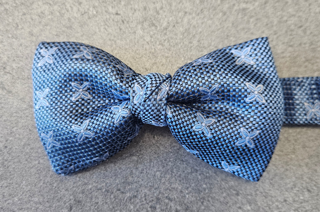 One Varones Boys Bow Tie:- Pale Blue