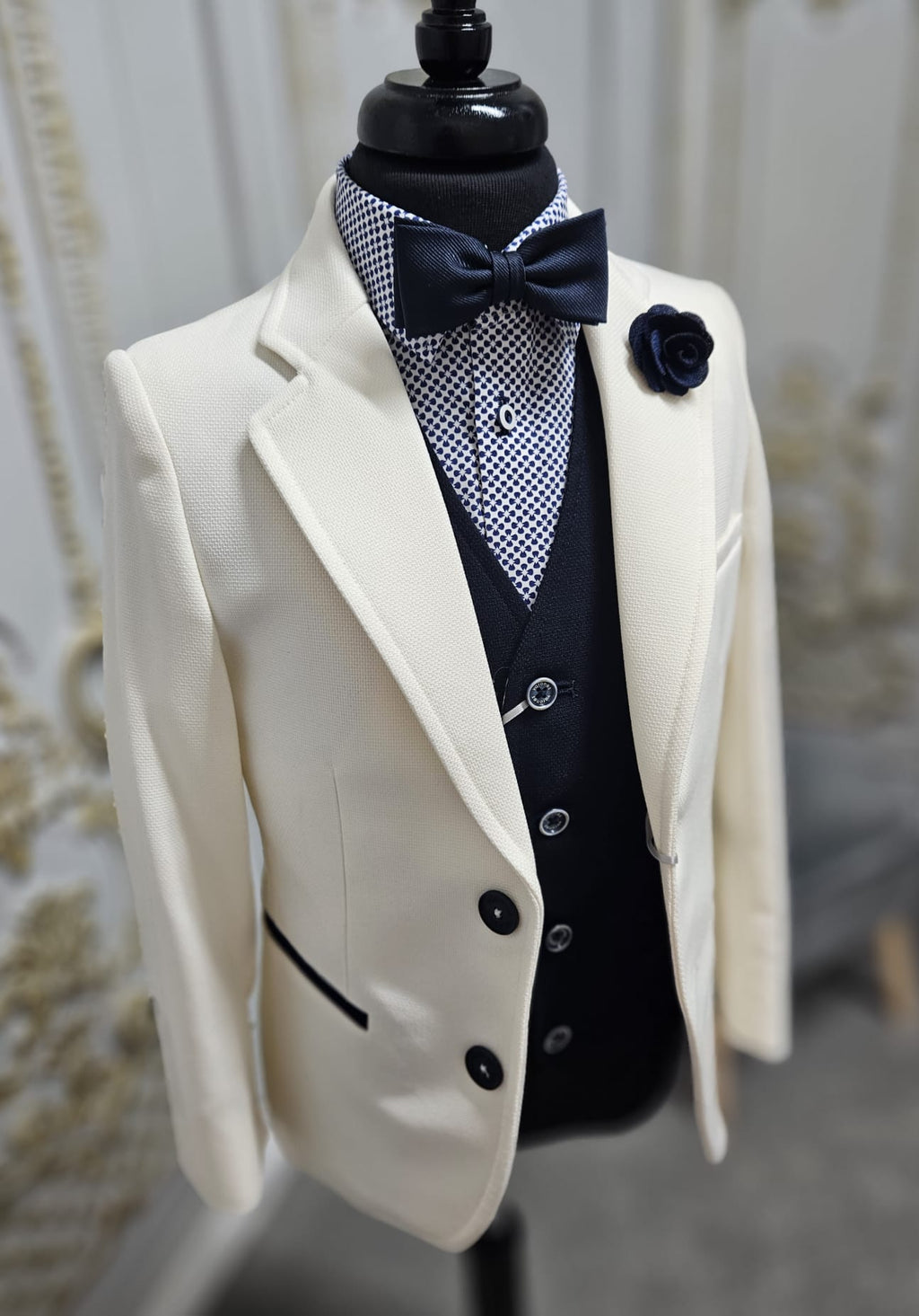 One Varones Boys Vanilla Blazer:- 10-0408805