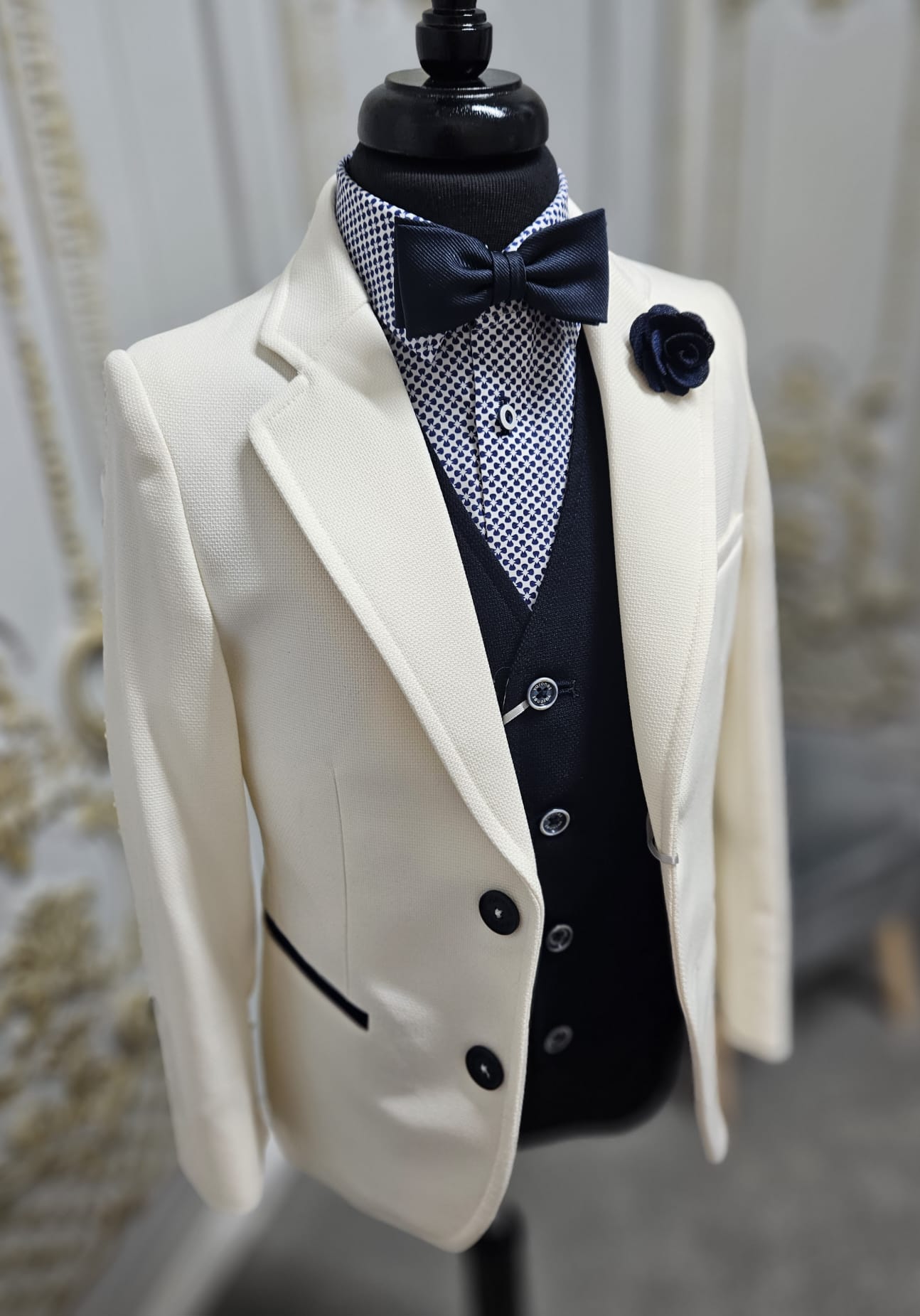One Varones Boys Vanilla Blazer:- 10-0408805