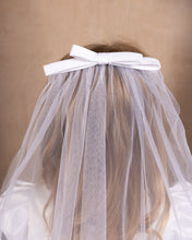 Load image into Gallery viewer, Sweetie Pie Girls White Communion Veil :- 627
