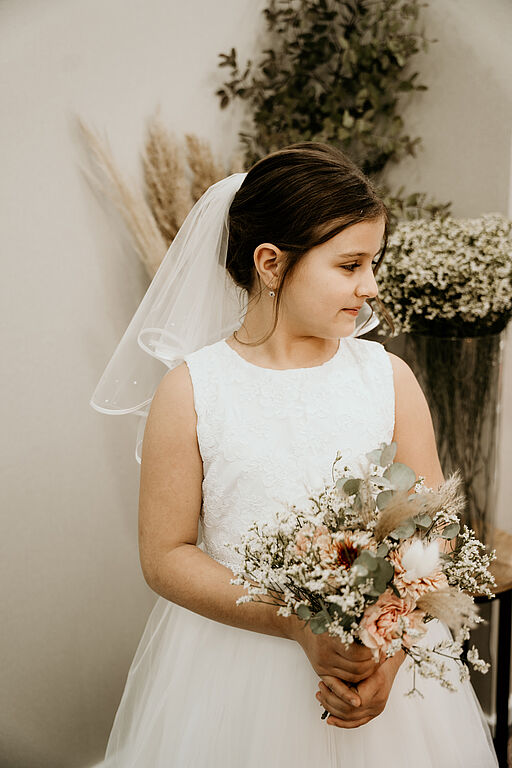 Emmerling Girls White Communion Veil:- 77464