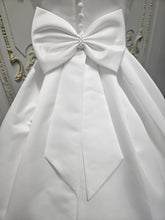Load image into Gallery viewer, KINDLE EXCLUSIVE Girls White Communion Dress:- PJ105
