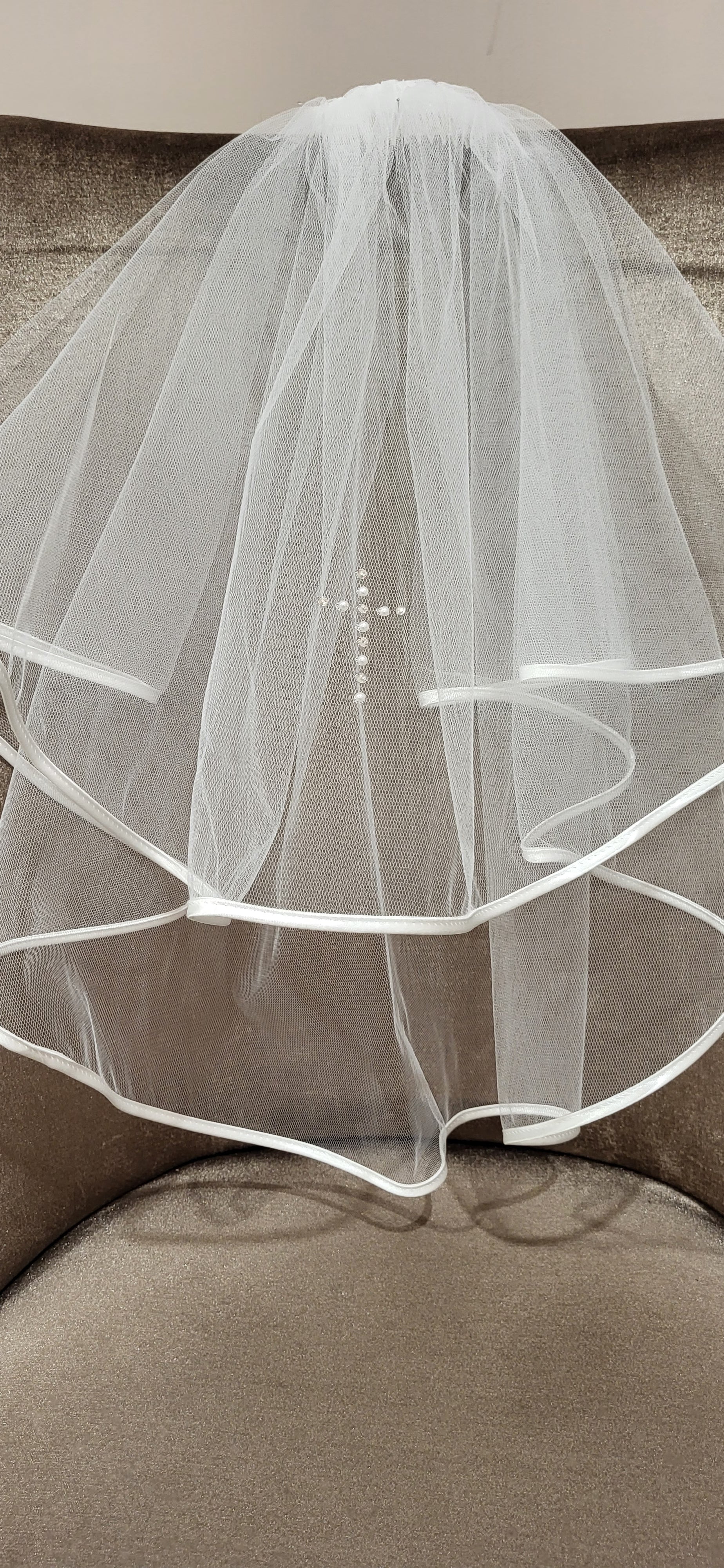 Linzi Jay White Pearl & Diamante Cross Satin Edge:- LA174WT2
