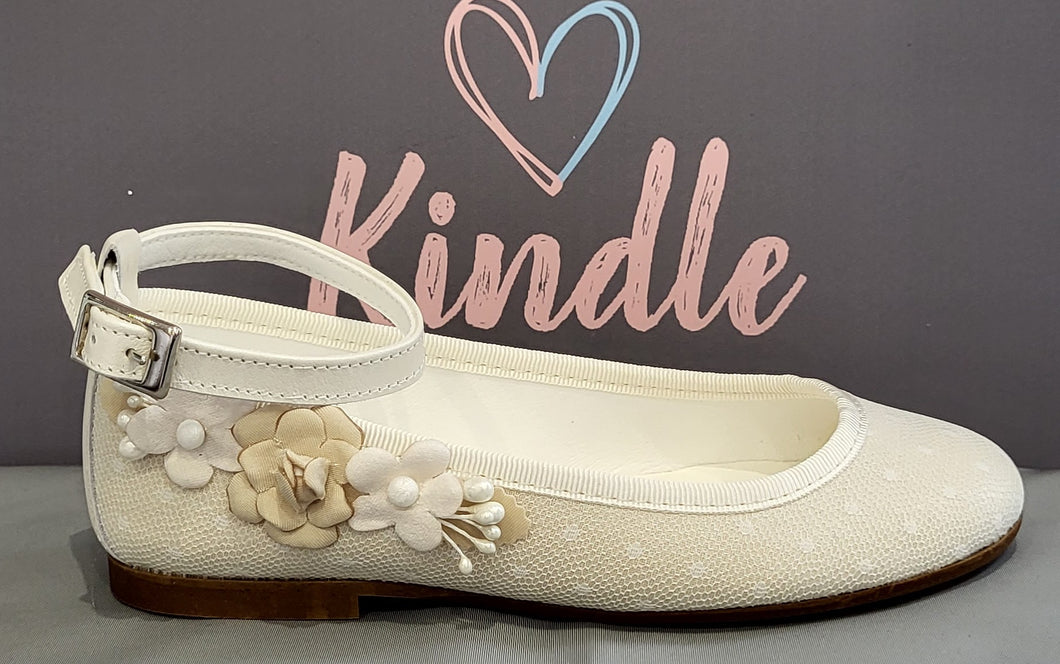 KINDLE Girls Communion Shoes:- Ivory Polka Dot Pump With Ankle Strap