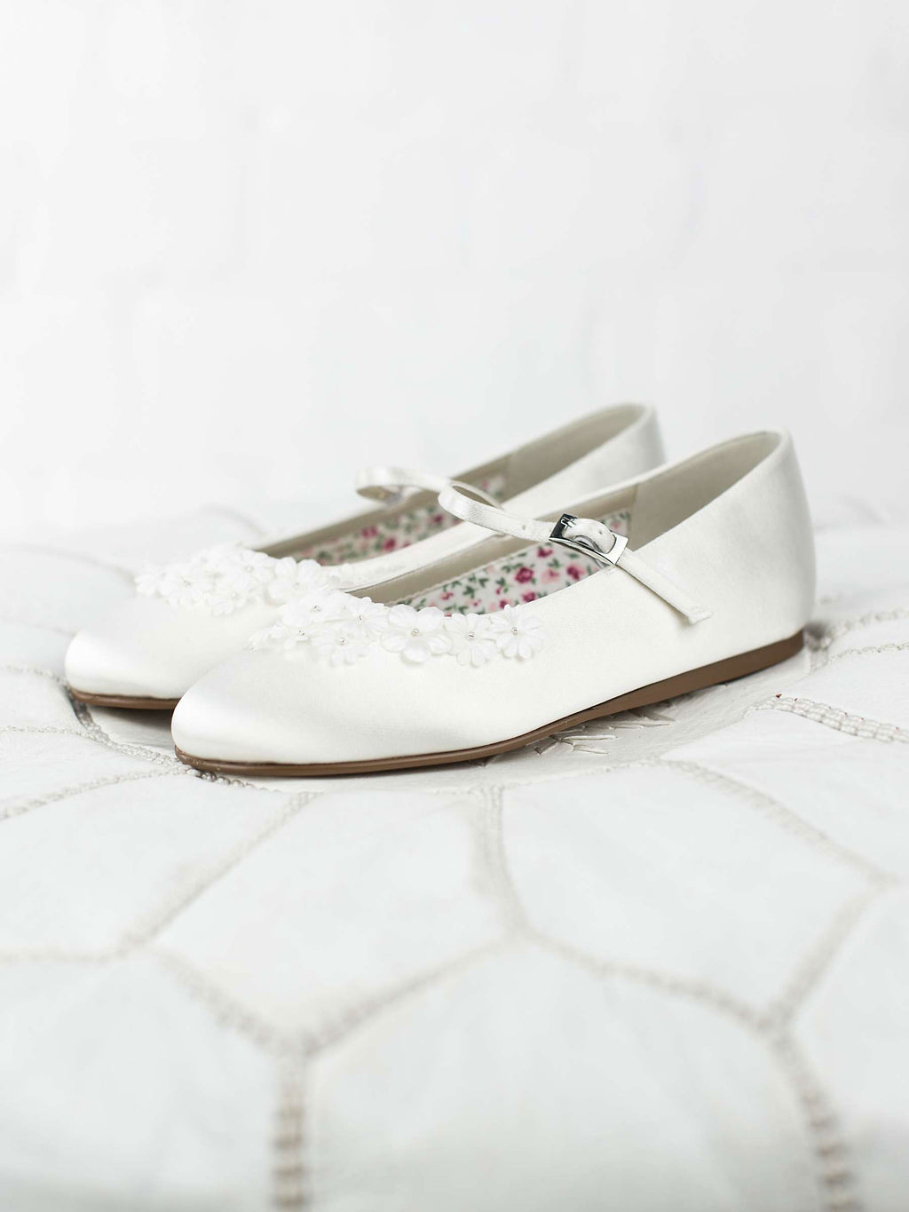SALE Rainbow Club Binx Shoes:- White Pump Size 12