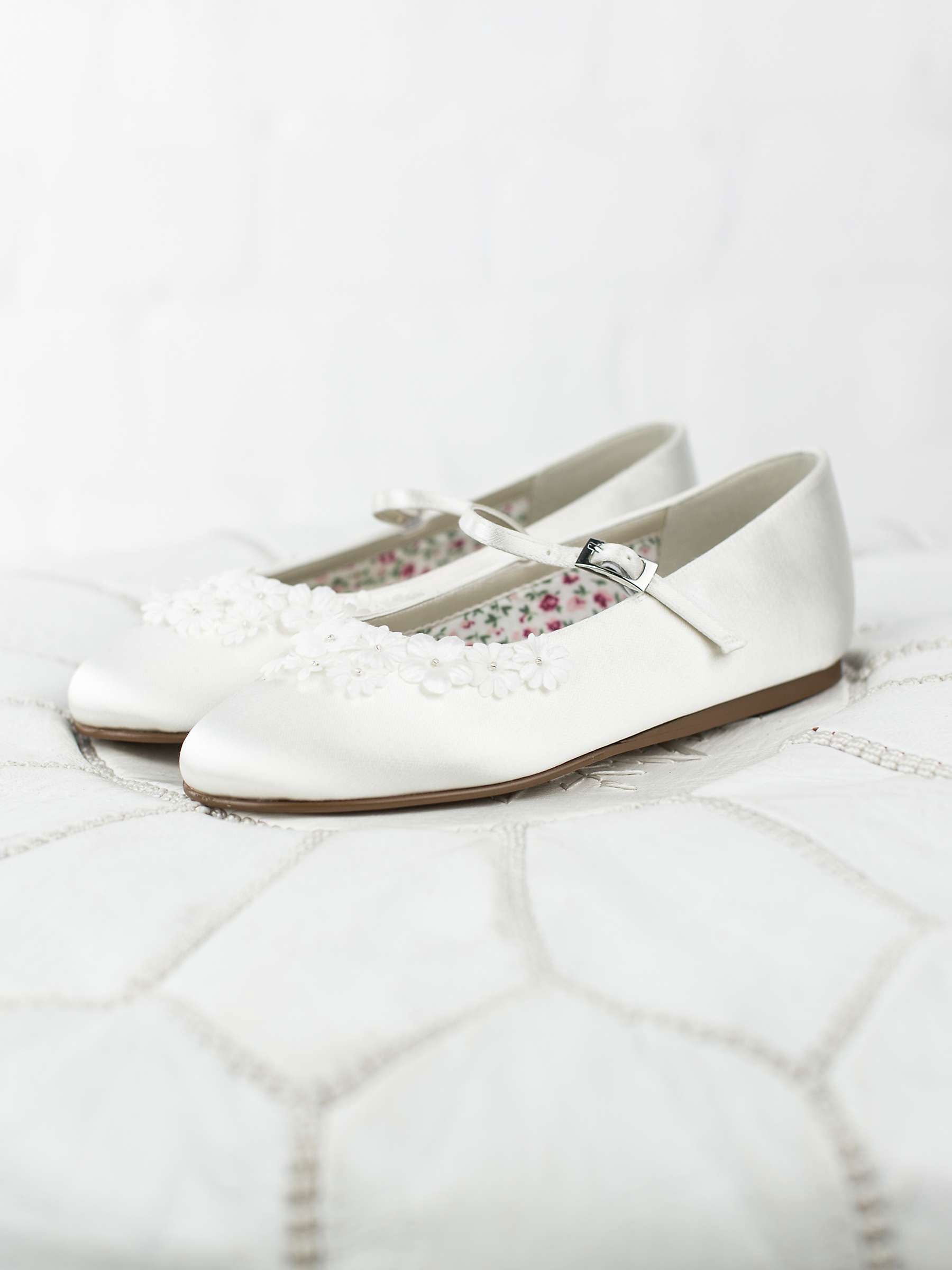SALE Rainbow Club Binx Shoes:- White Pump Size 12