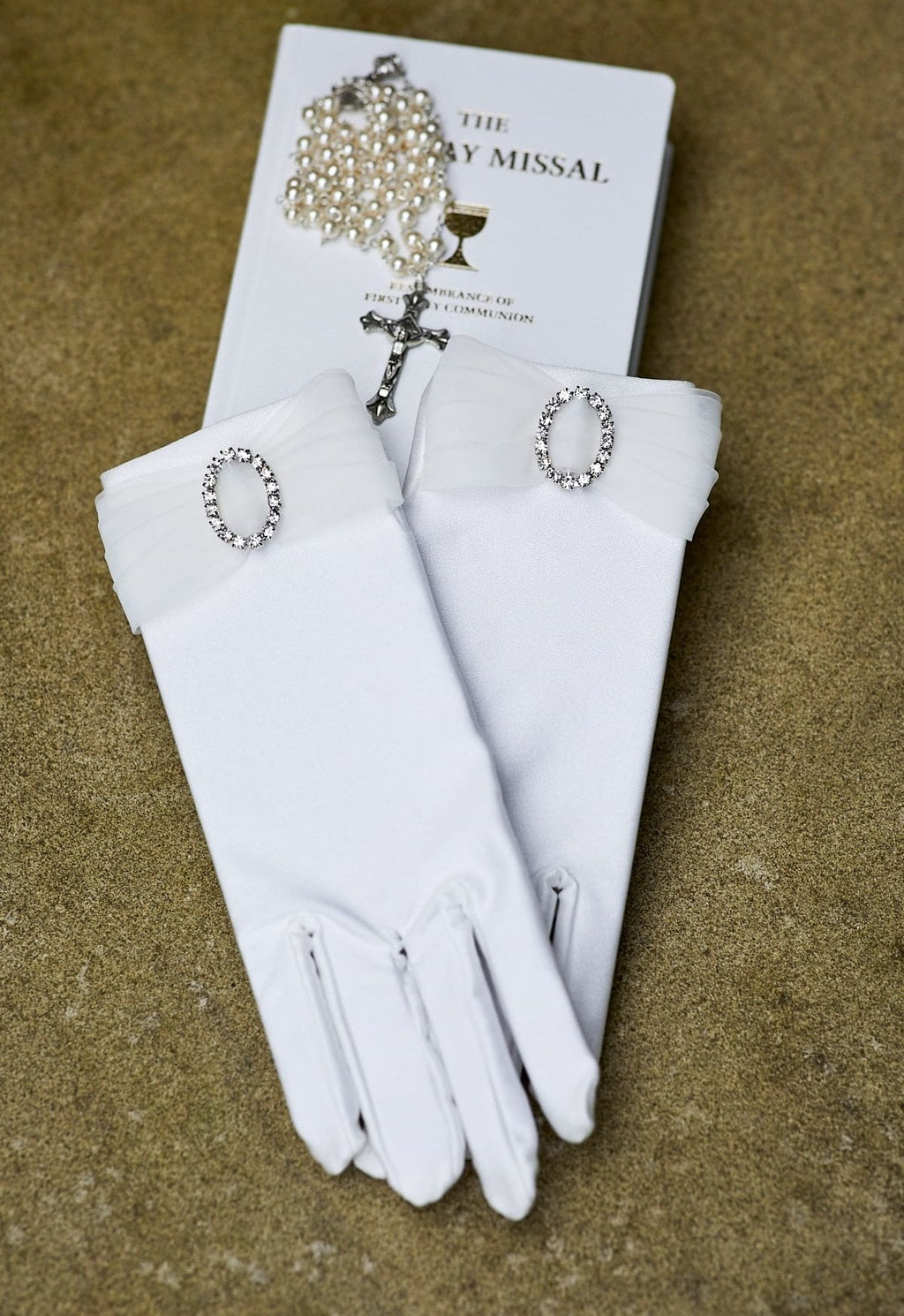 Peridot Girls White Communion Gloves:- Abigail