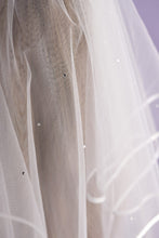 Load image into Gallery viewer, Peridot Girls White Holy Communion Veil:- Katie
