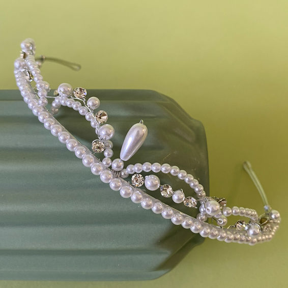 Linzi Jay Pearl & Diamante Loop Tiara:- LM237WTSI